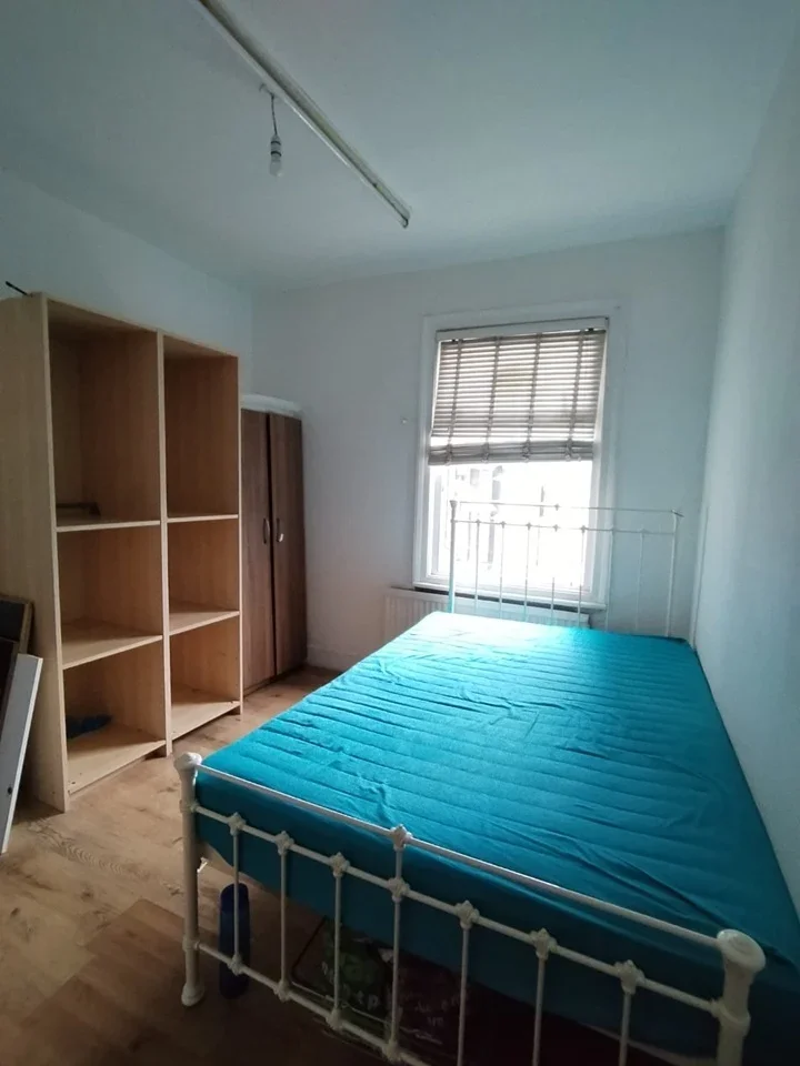 Room Ratcliff Road in Greater London