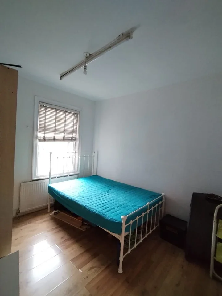 Room Ratcliff Road in Greater London