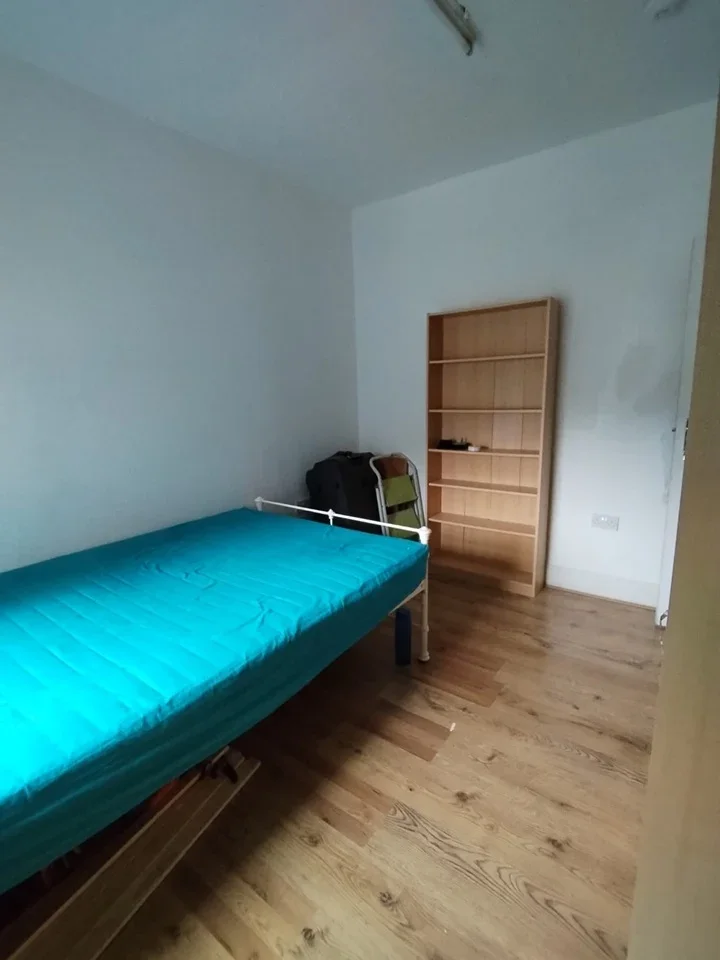 Room Ratcliff Road in Greater London