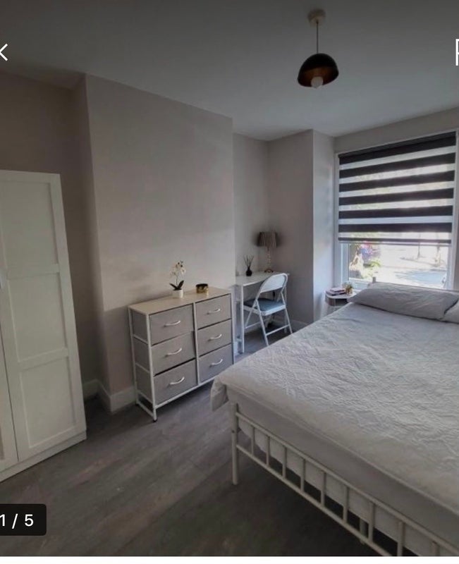 Room Worcester Road in Greater London