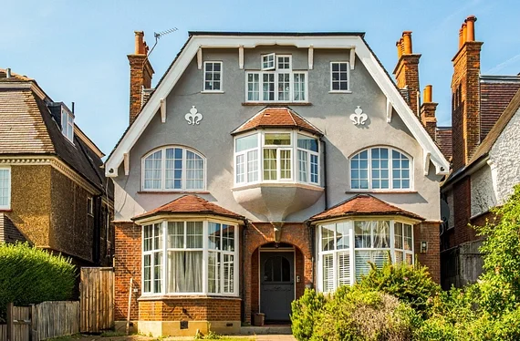 Flat Rodway Road in Greater London