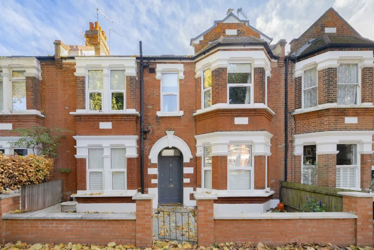 House Thorney Hedge Road in Greater London