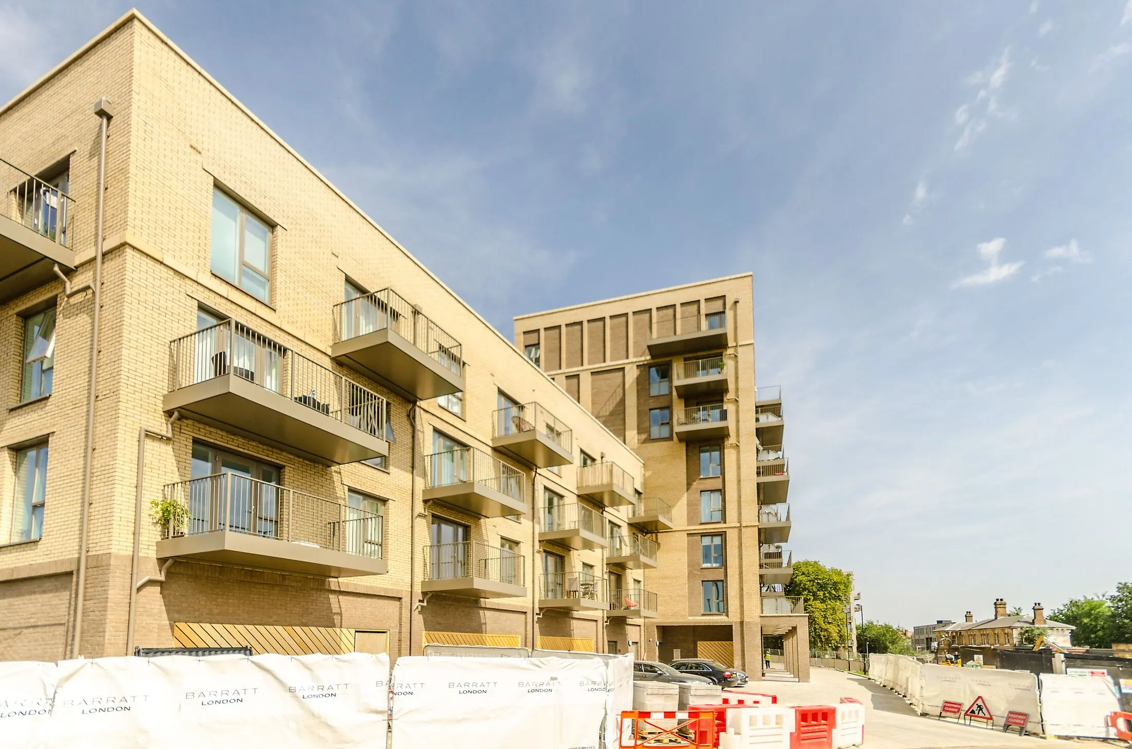 Flat Adenmore Road in Greater London
