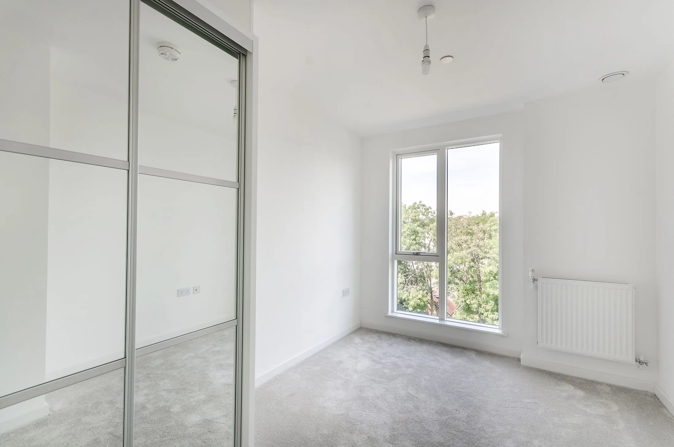Flat Adenmore Road in Greater London