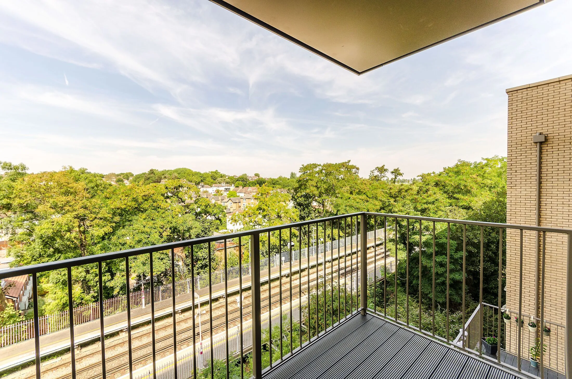 Flat Adenmore Road in Greater London