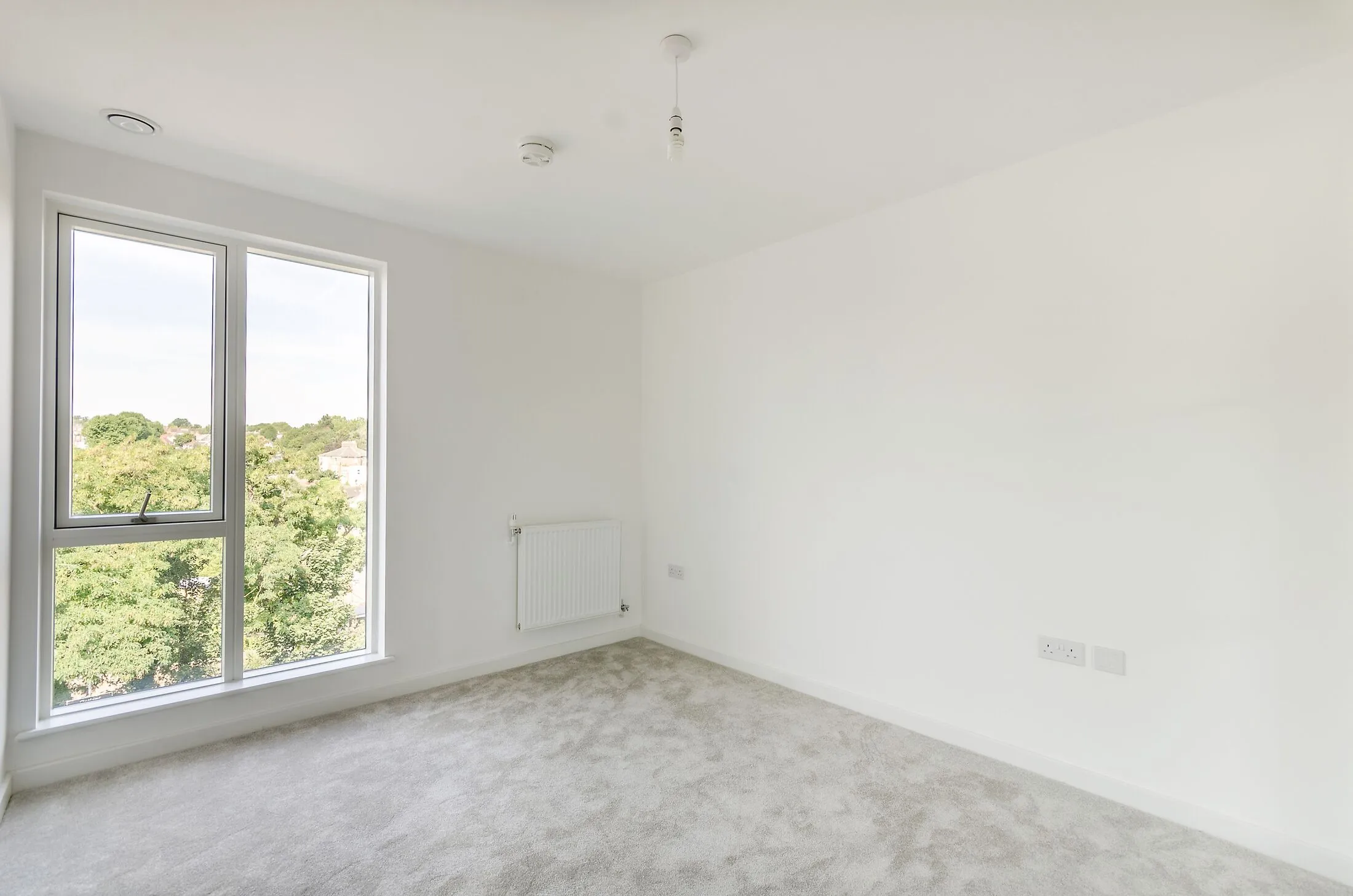 Flat Adenmore Road in Greater London