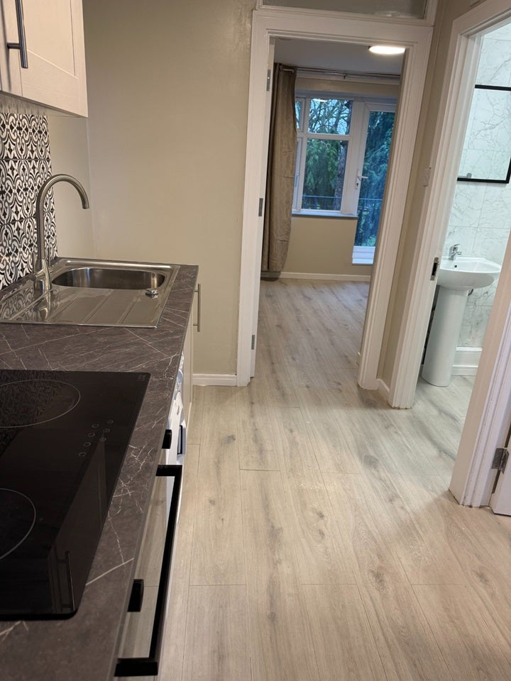 Flat Staines Square in Dunstable