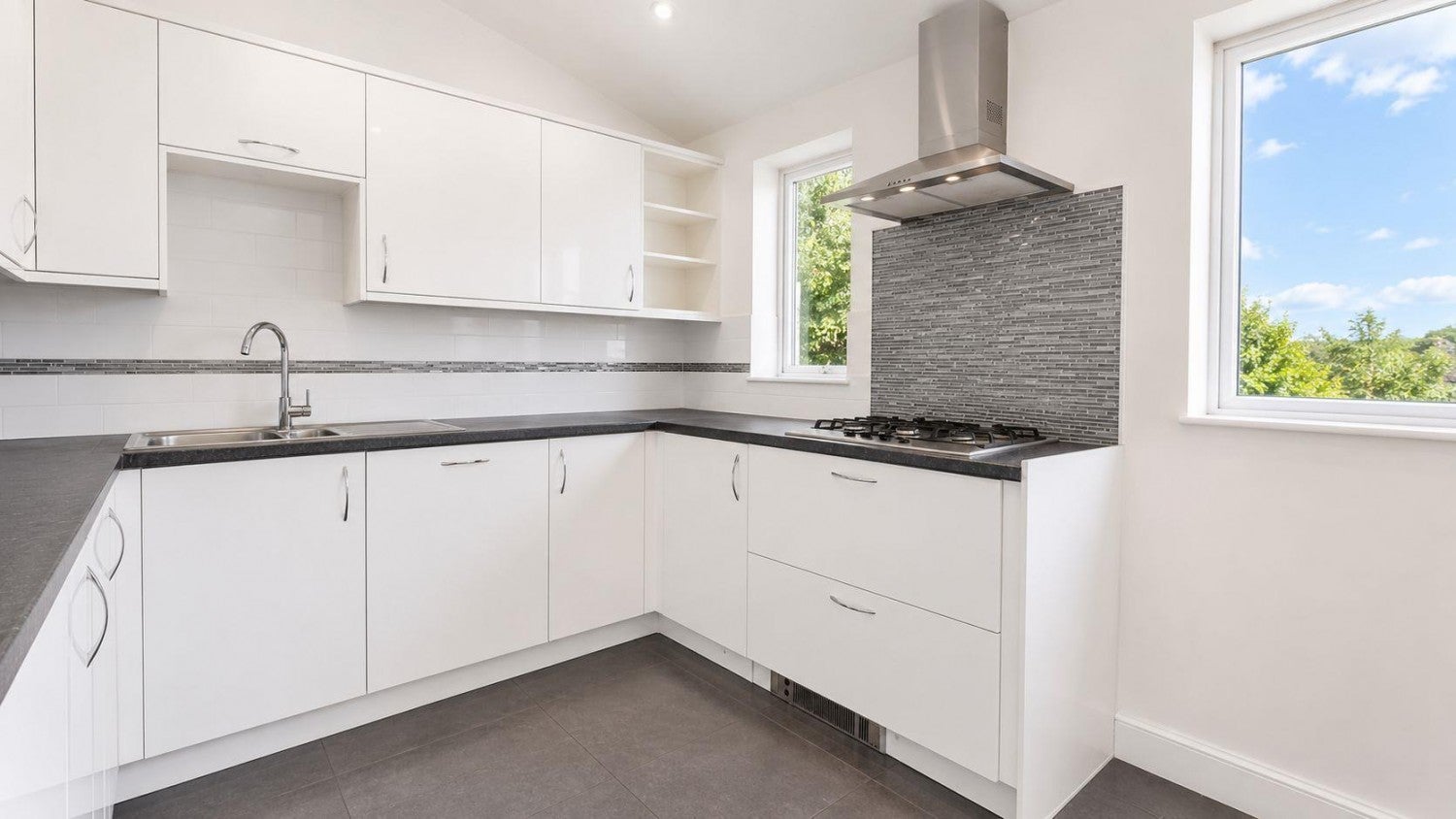 House Kimpton Road in Greater London