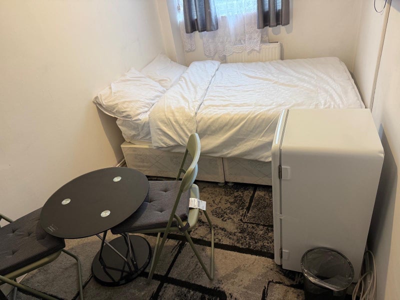 Room Regent's Row in Greater London