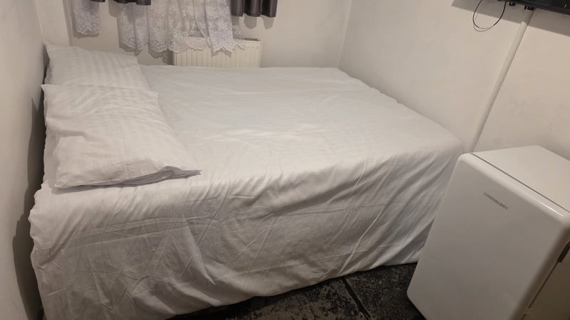Room Regent's Row in Greater London