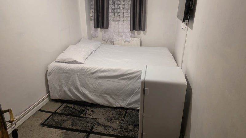 Room Regent's Row in Greater London