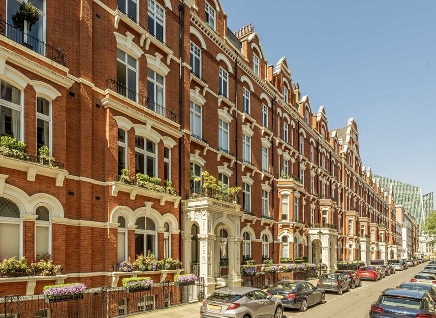 House Carlisle Place in City of Westminster
