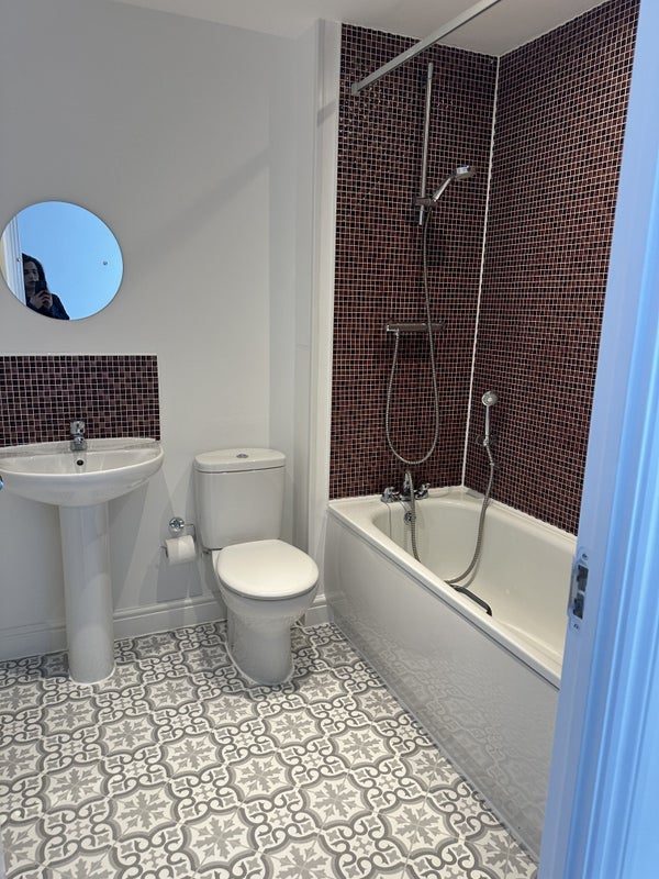 Room Edgeworth Close in Slough