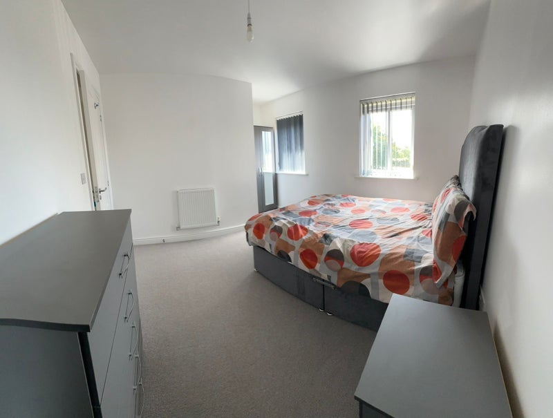 Room Edgeworth Close in Slough