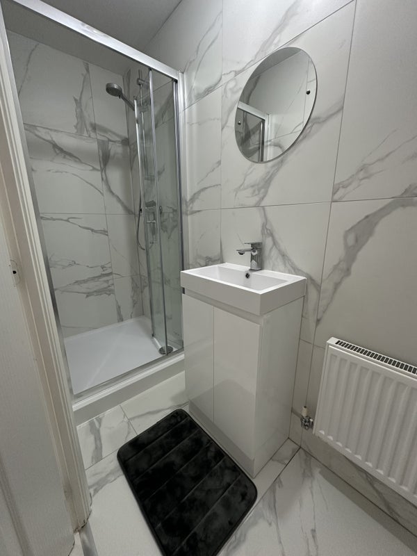 Room Edgeworth Close in Slough