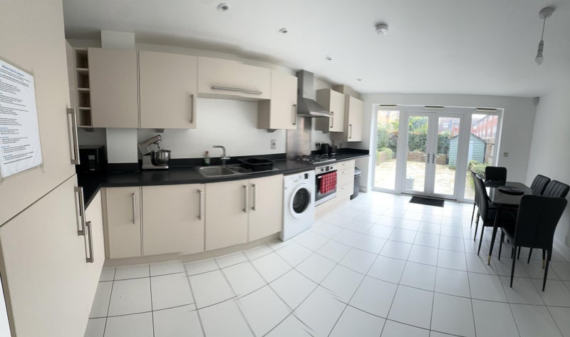 Room Edgeworth Close in Slough