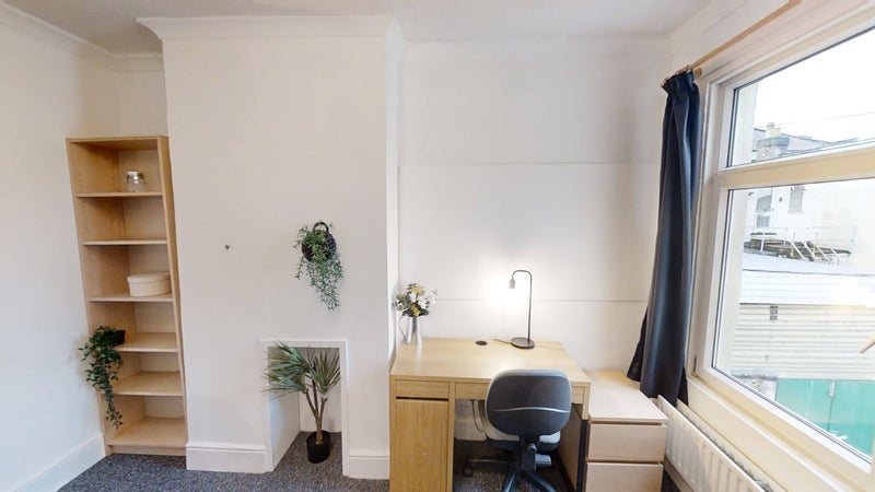 Room Stanbury Avenue in Bristol