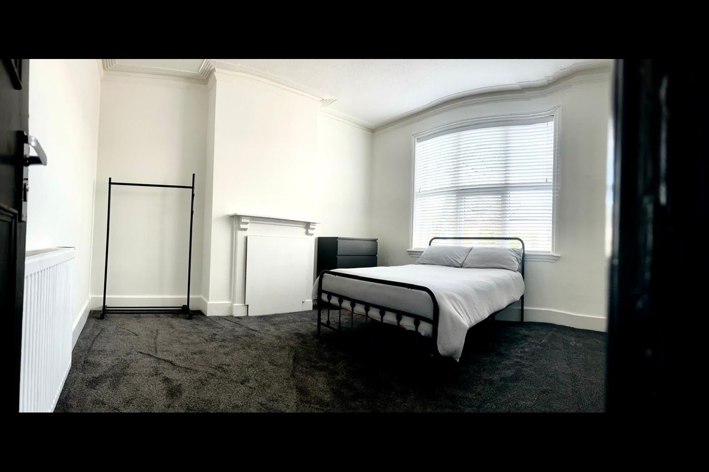 Room Broughton Road in Birmingham