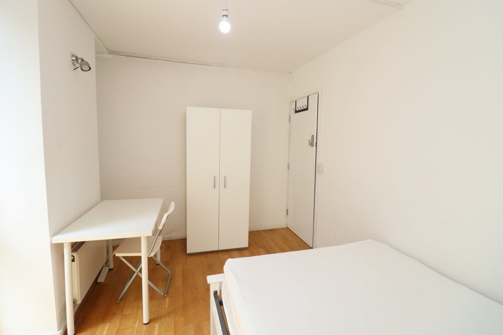 Room Globe Road in Greater London