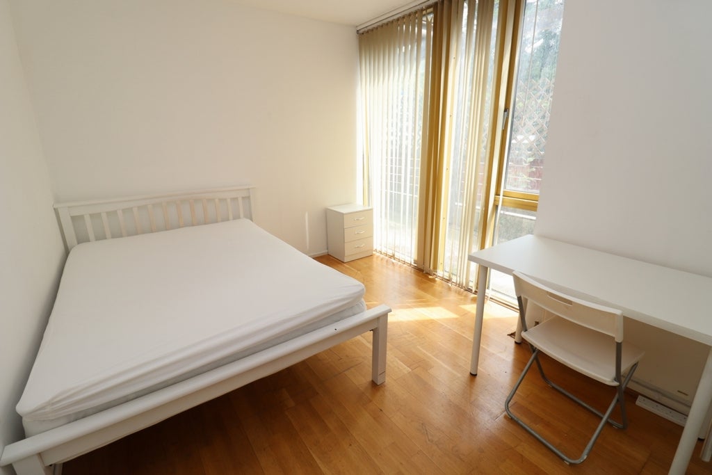 Room Globe Road in Greater London