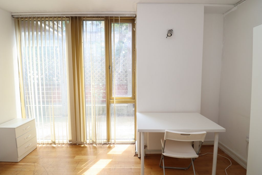 Room Globe Road in Greater London