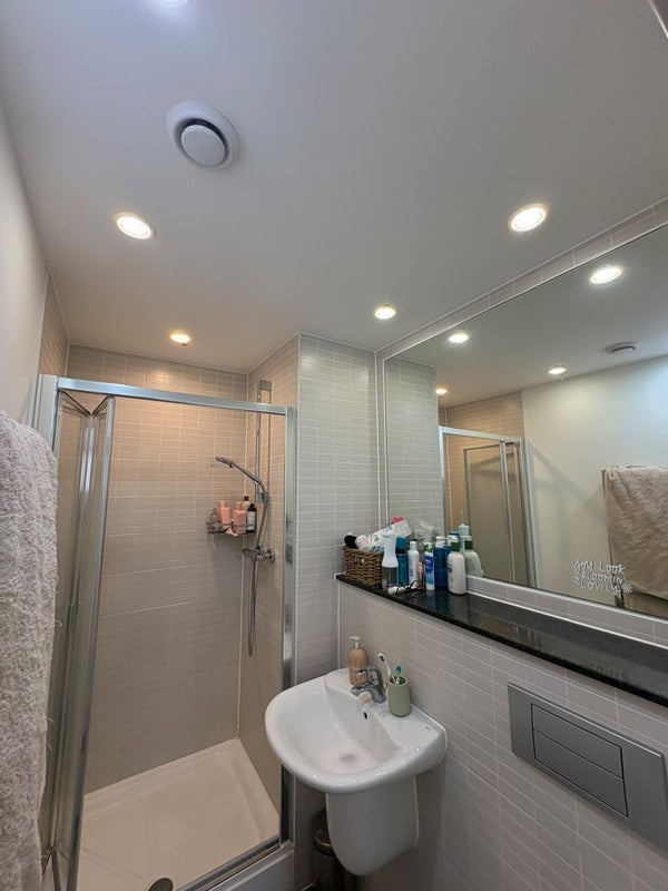 Room Harmony Place in Greater London