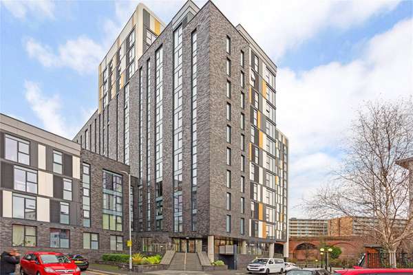 Flat Irwell River Park in Salford