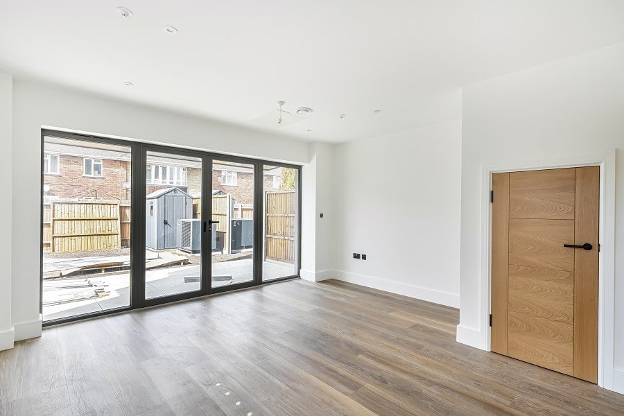 House Hunters Road in Greater London