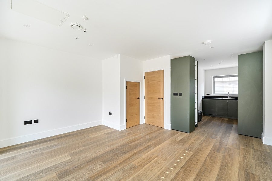 House Hunters Road in Greater London