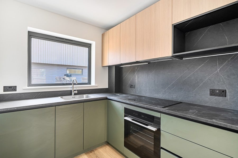 House Hunters Road in Greater London