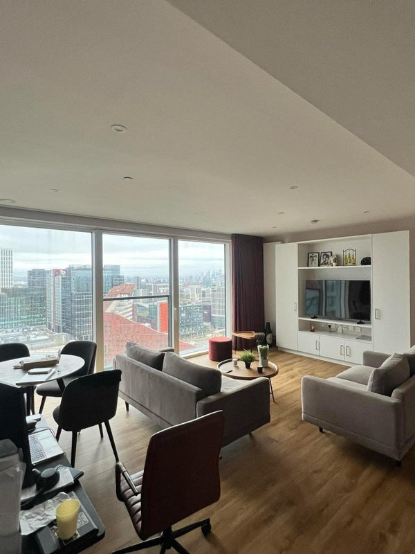 Flat Anthems Way in Greater London