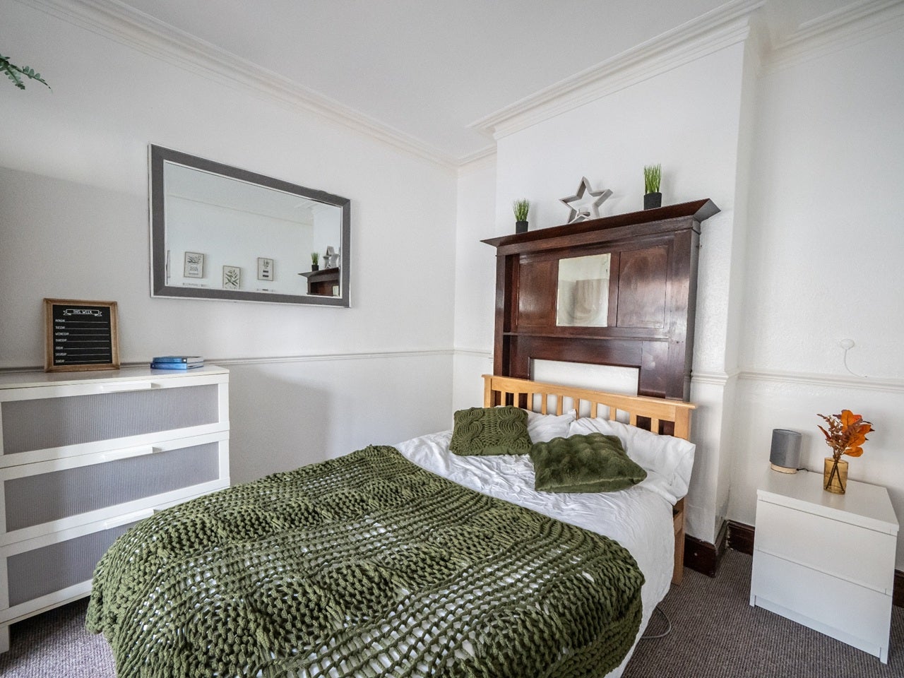 Room Wyndcliffe Road in Portsmouth