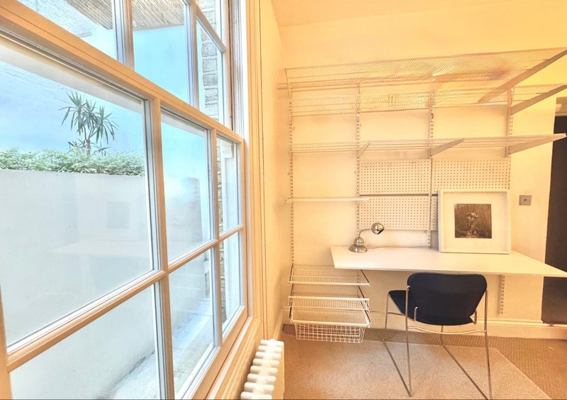 Room Fulham Road in Greater London