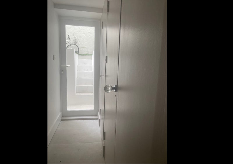 Room Fulham Road in Greater London