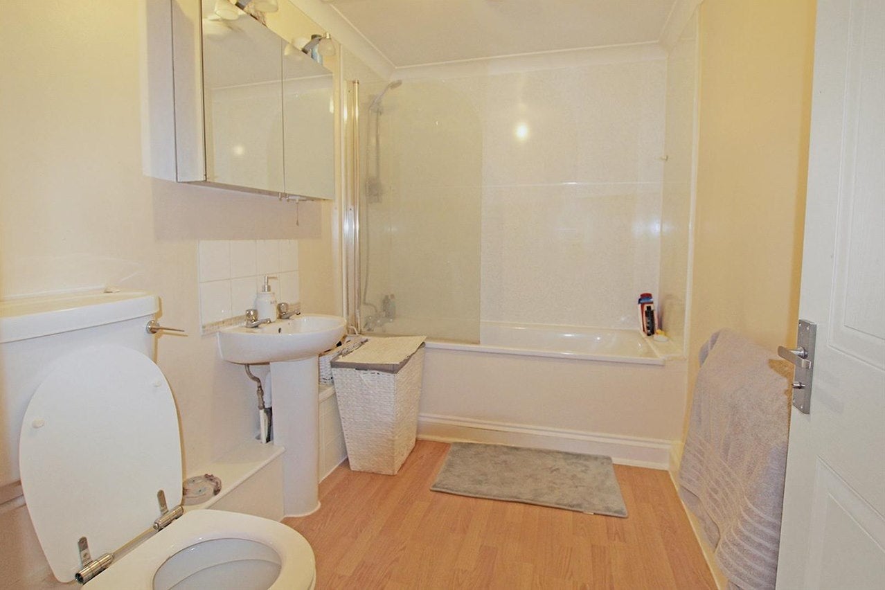 Flat Freta Road in Greater London