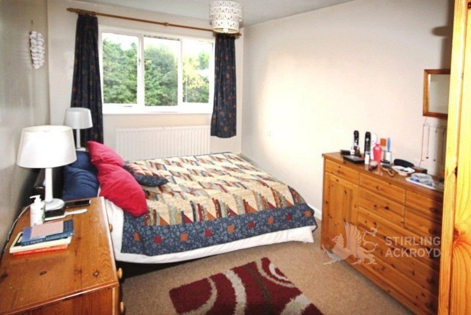 Flat Wherwell Road in Guildford