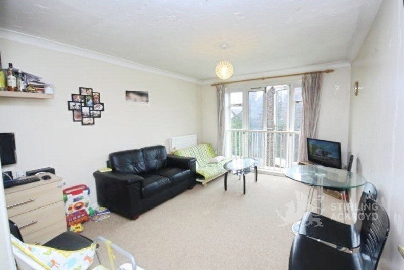 Flat Wherwell Road in Guildford