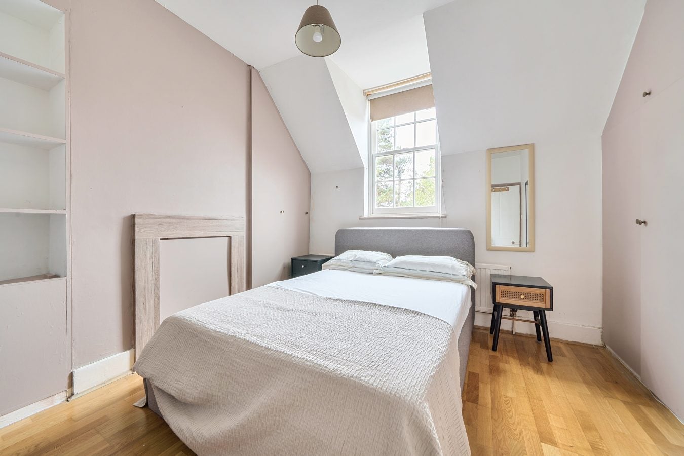 Flat Sherwood Street in Greater London