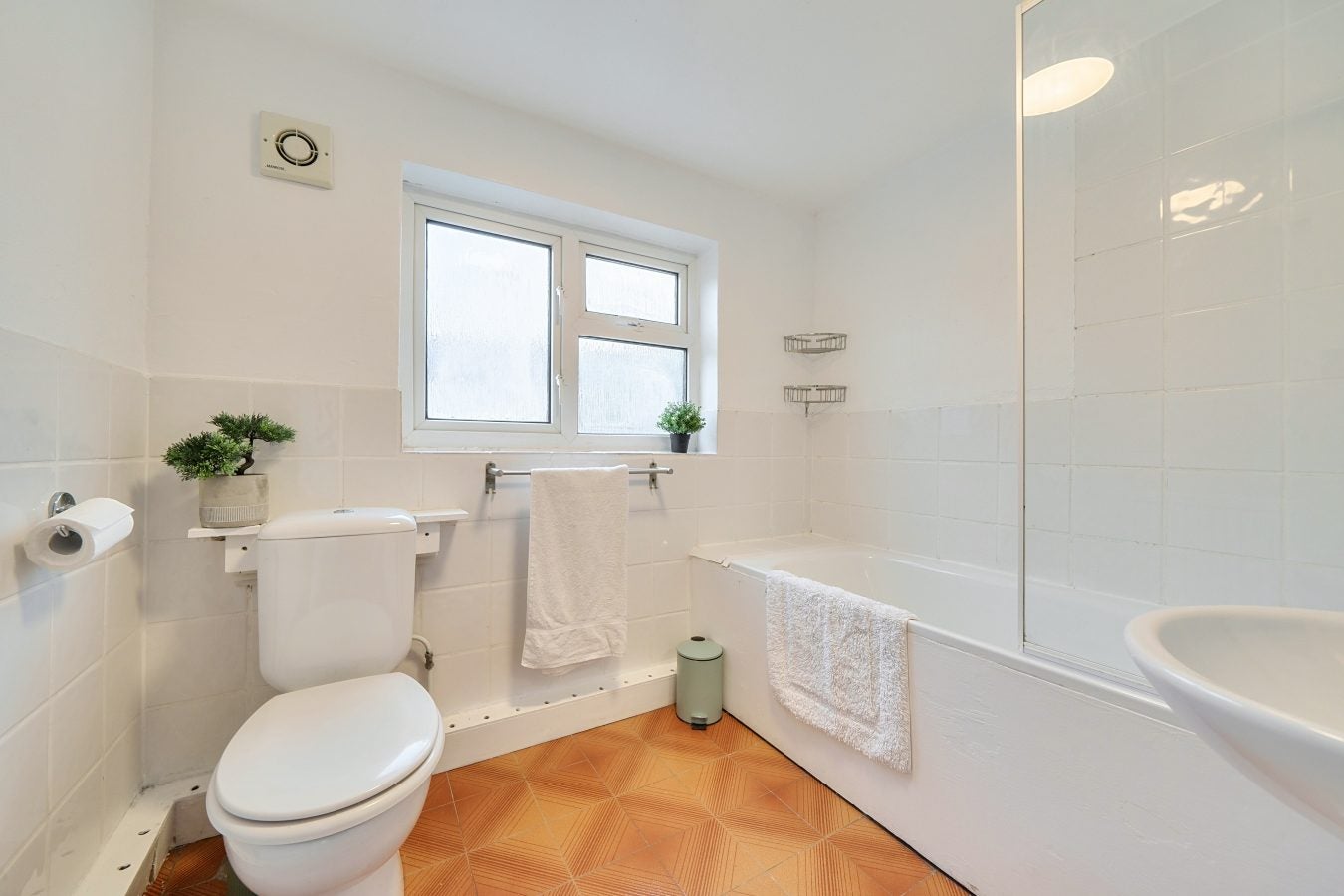 Flat Sherwood Street in Greater London