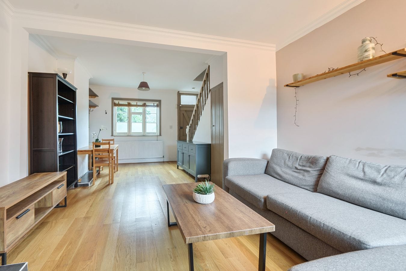 Flat Sherwood Street in Greater London
