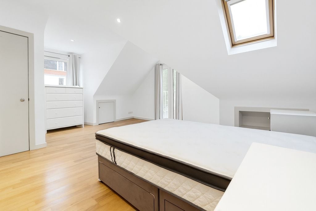 Flat Bourne Road in Greater London