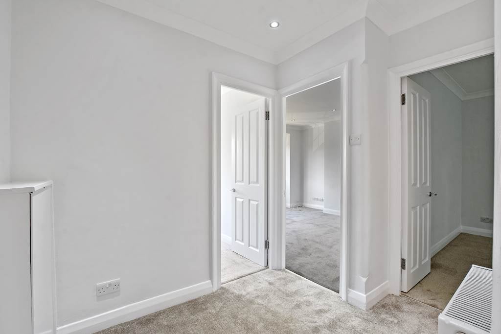 Flat Grange View Road in Greater London