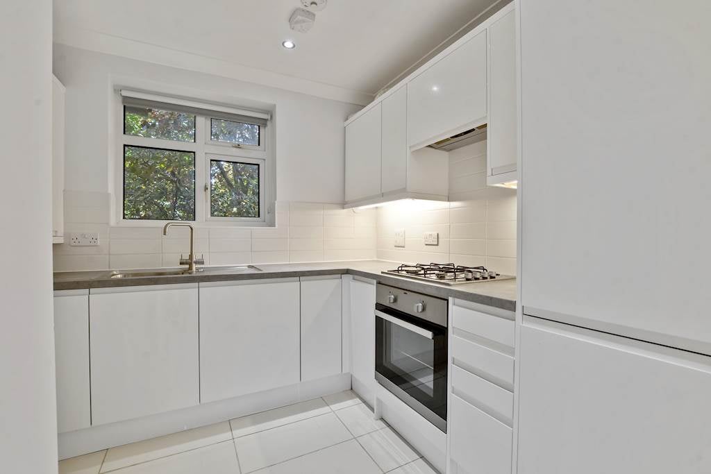 Flat Grange View Road in Greater London