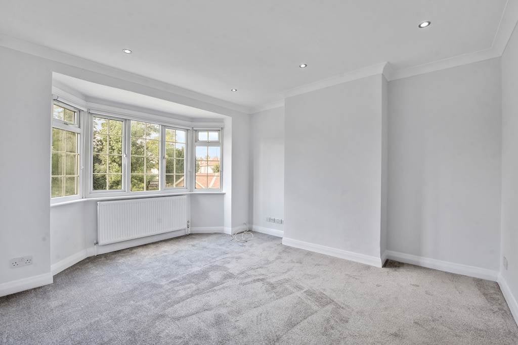 Flat Grange View Road in Greater London