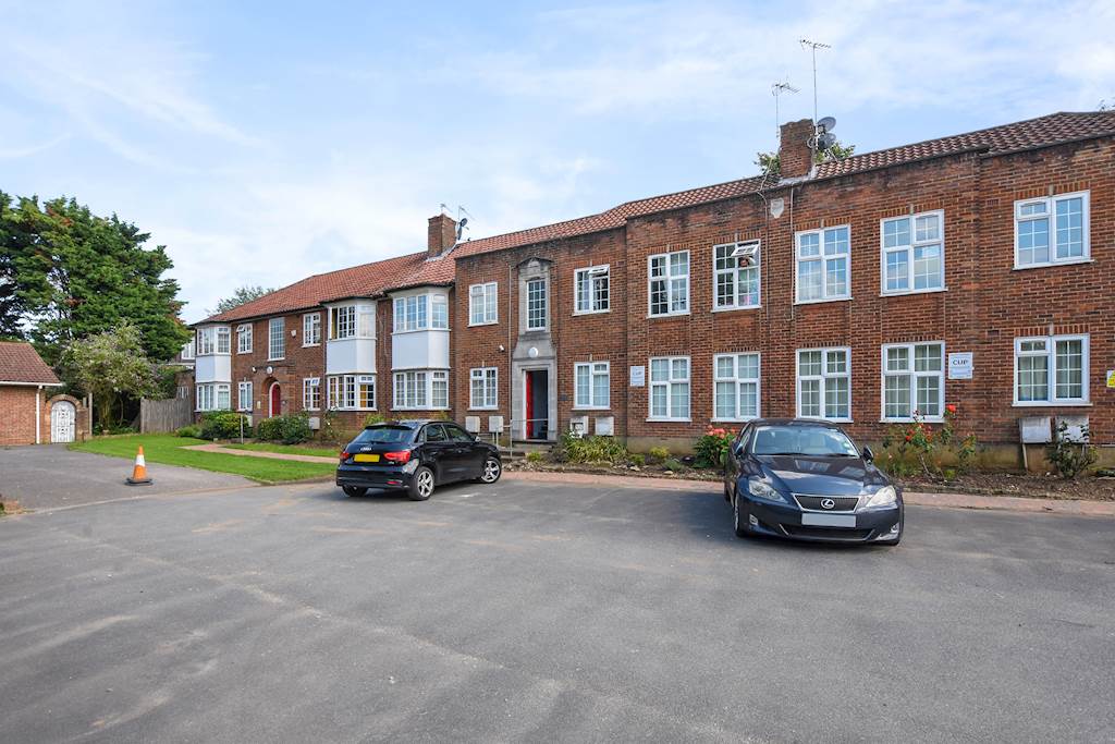 Flat Grange View Road in Greater London