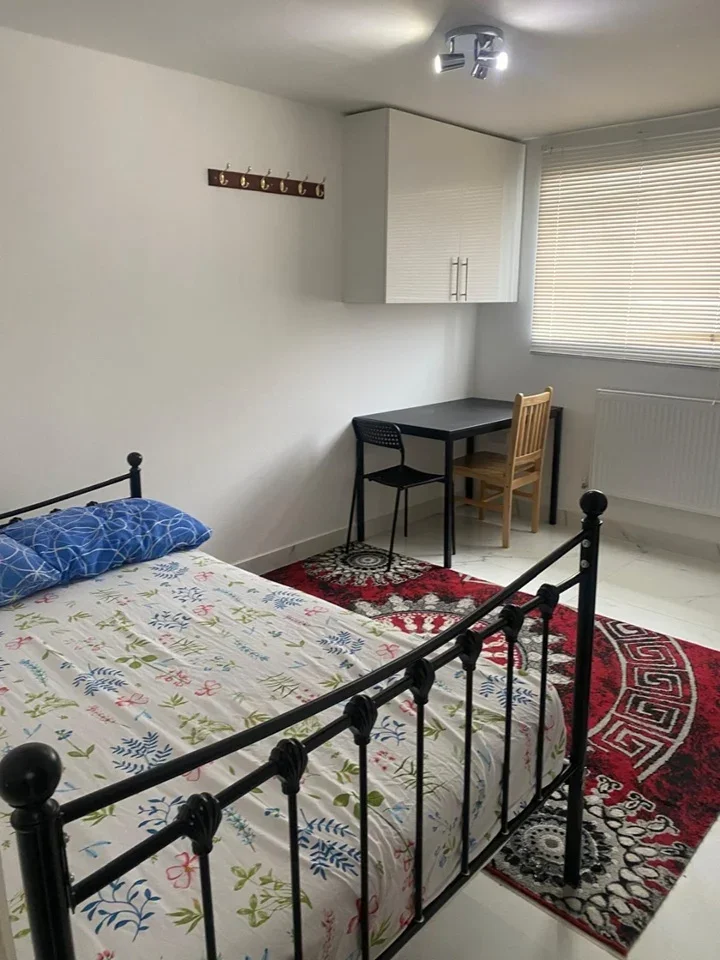 Room Farm Avenue in Greater London