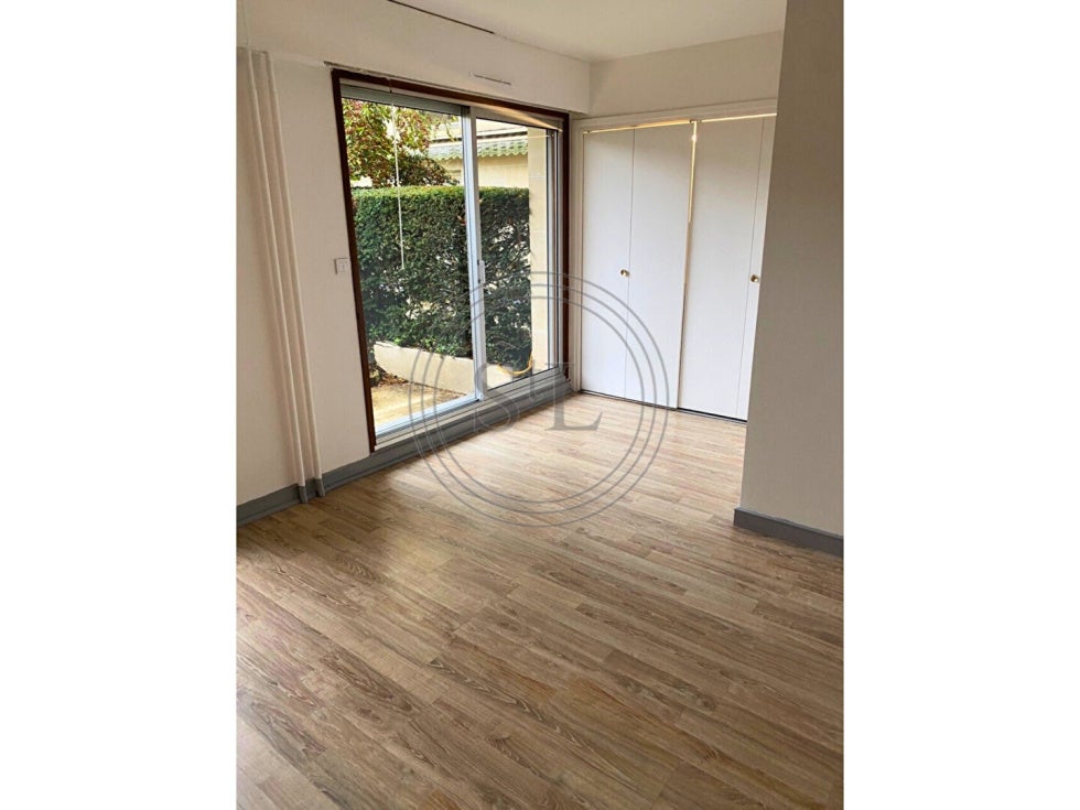 Flat Rue Jacques Lemercier in Versailles