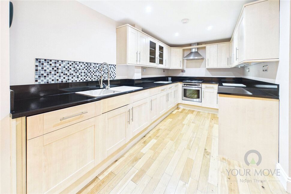 Flat Almond Road in Kettering