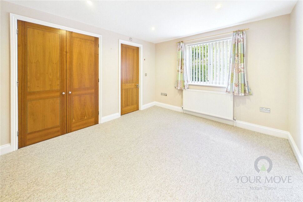 Flat Almond Road in Kettering