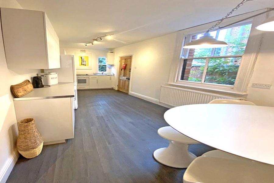 Room Adderley Road in Leicester